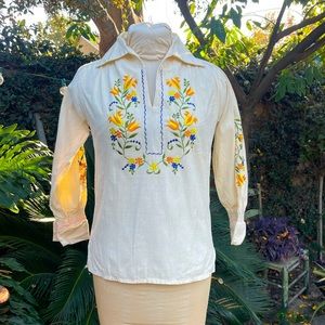 Vintage 1960s Mexican Tourist Shirt with Floral Embroidery 
🌺 🌻🌸